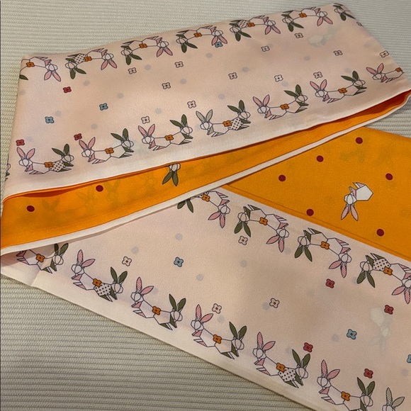 Reversible Scarf – Polka dots  & Bunny Print - Picture 3 of 9